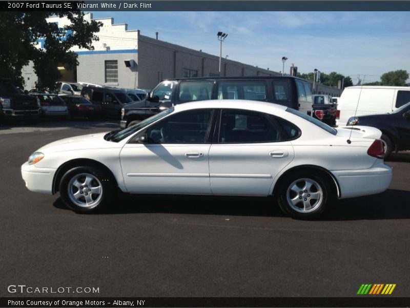 Vibrant White / Dark Flint 2007 Ford Taurus SE