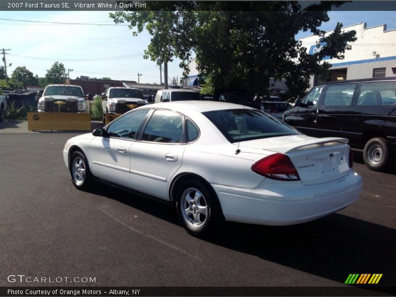 Vibrant White / Dark Flint 2007 Ford Taurus SE