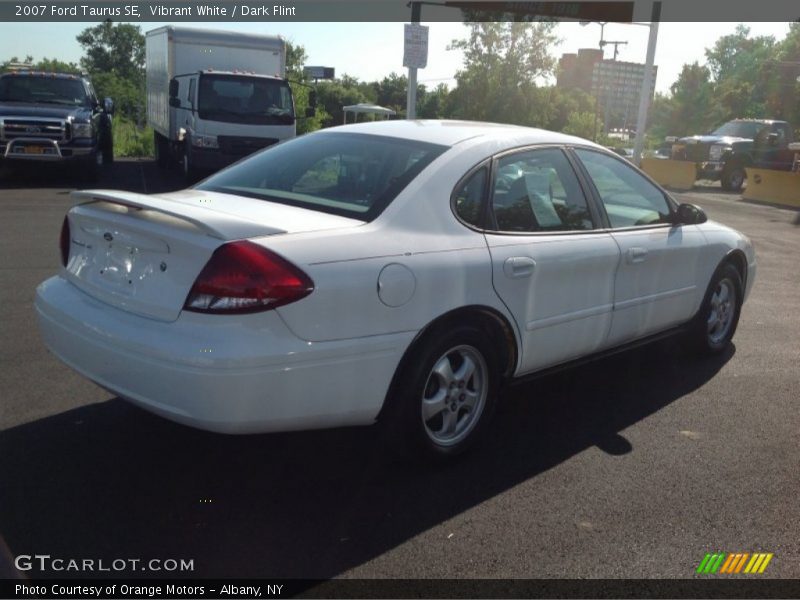 Vibrant White / Dark Flint 2007 Ford Taurus SE