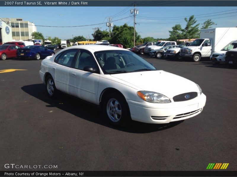 Vibrant White / Dark Flint 2007 Ford Taurus SE