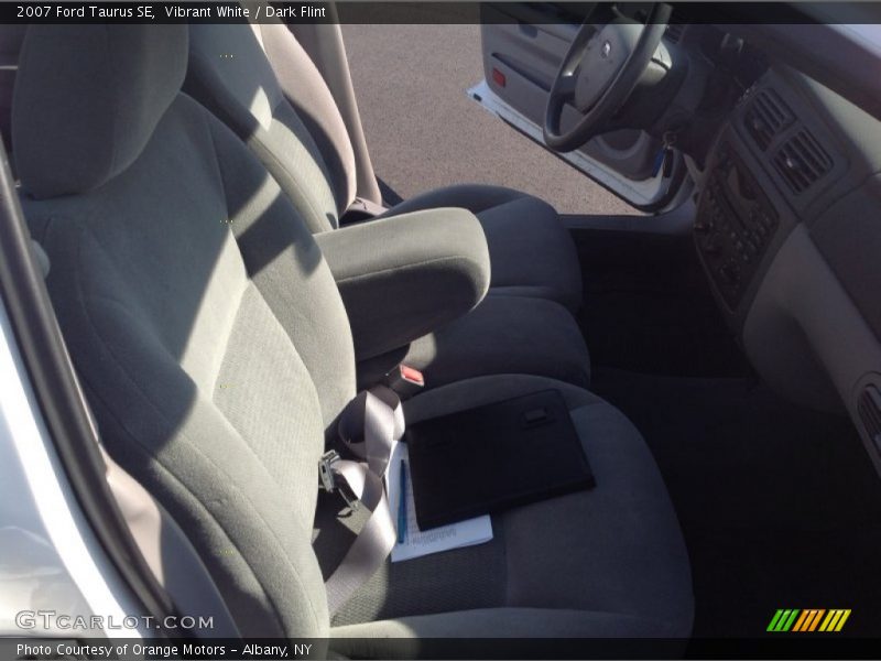 Vibrant White / Dark Flint 2007 Ford Taurus SE