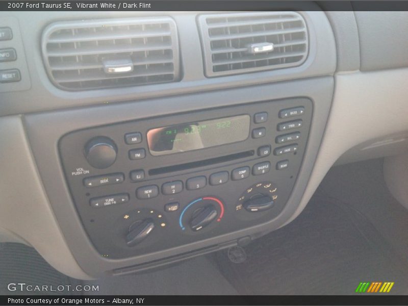 Vibrant White / Dark Flint 2007 Ford Taurus SE