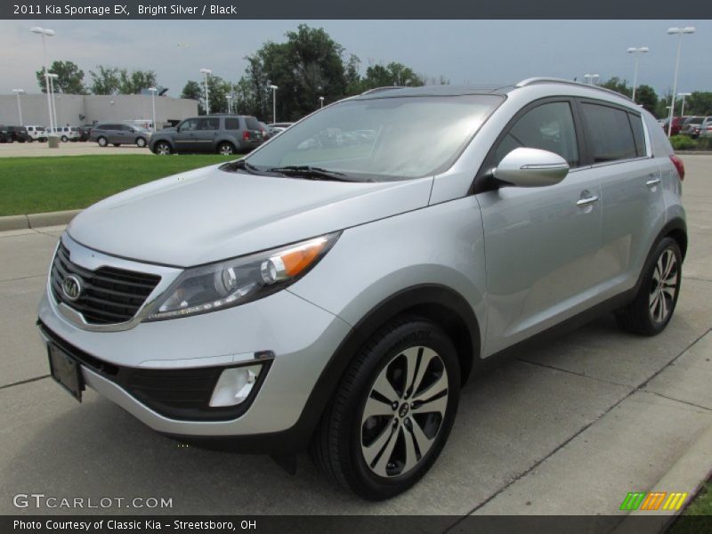 Front 3/4 View of 2011 Sportage EX