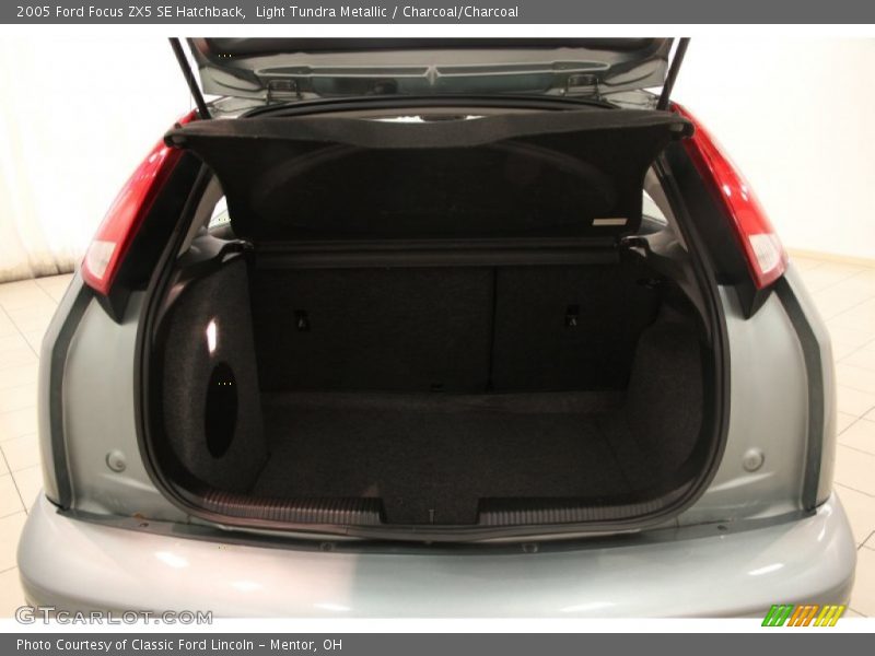 Light Tundra Metallic / Charcoal/Charcoal 2005 Ford Focus ZX5 SE Hatchback