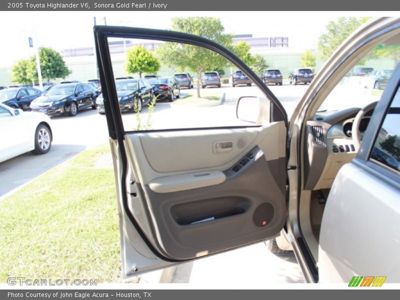 Sonora Gold Pearl / Ivory 2005 Toyota Highlander V6