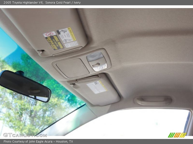 Sonora Gold Pearl / Ivory 2005 Toyota Highlander V6