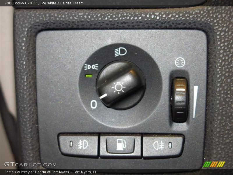 Ice White / Calcite Cream 2008 Volvo C70 T5