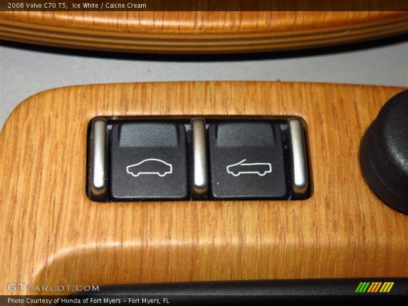 Ice White / Calcite Cream 2008 Volvo C70 T5