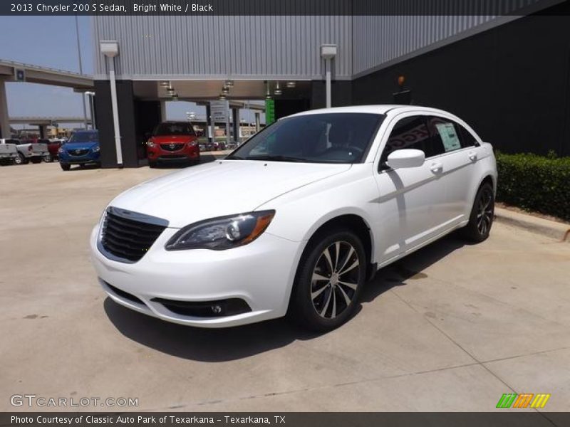 Bright White / Black 2013 Chrysler 200 S Sedan