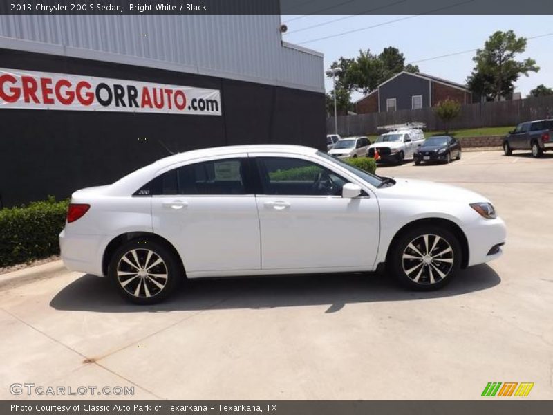 Bright White / Black 2013 Chrysler 200 S Sedan
