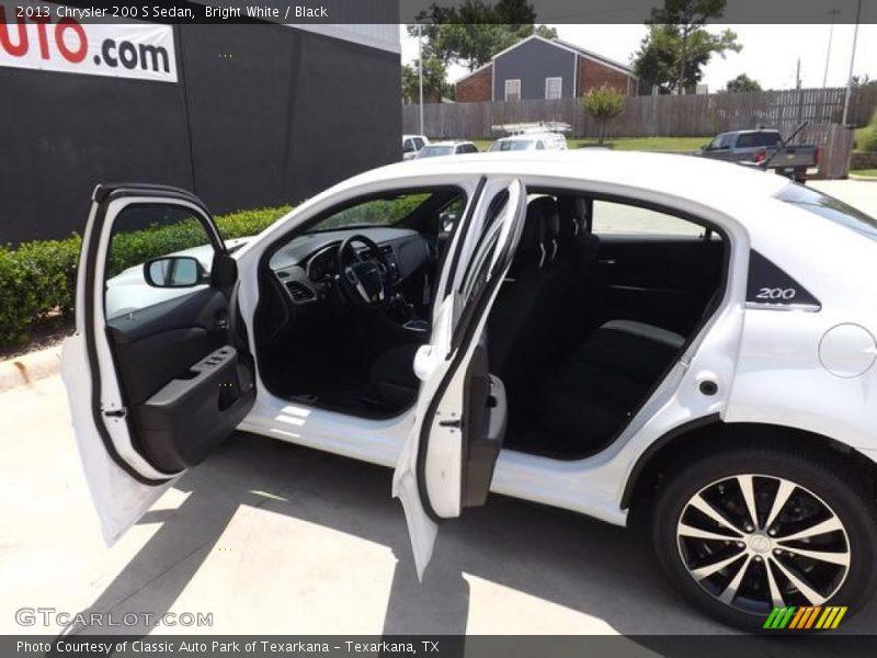 Bright White / Black 2013 Chrysler 200 S Sedan