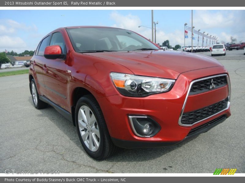 Front 3/4 View of 2013 Outlander Sport ES