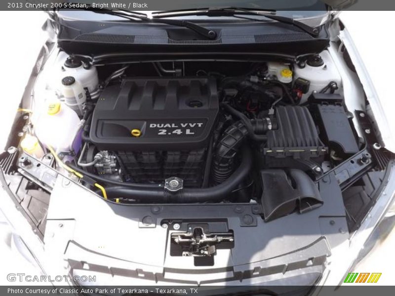 Bright White / Black 2013 Chrysler 200 S Sedan