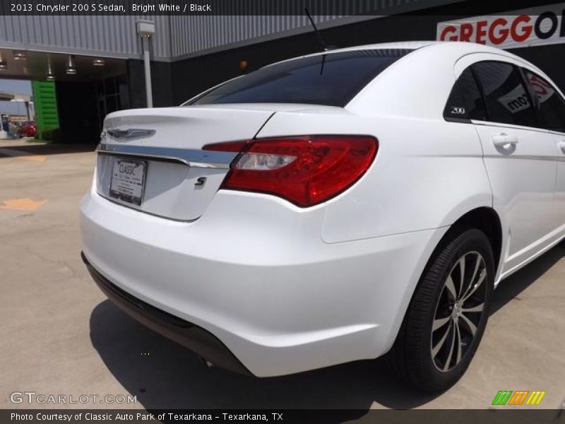 Bright White / Black 2013 Chrysler 200 S Sedan