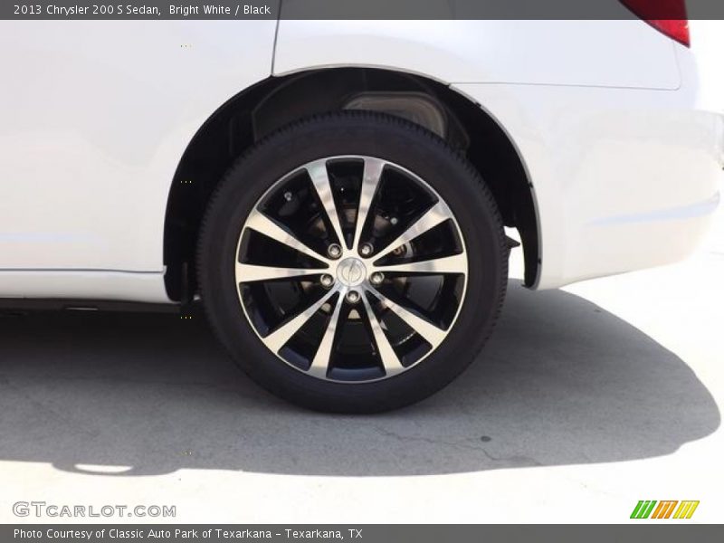 Bright White / Black 2013 Chrysler 200 S Sedan