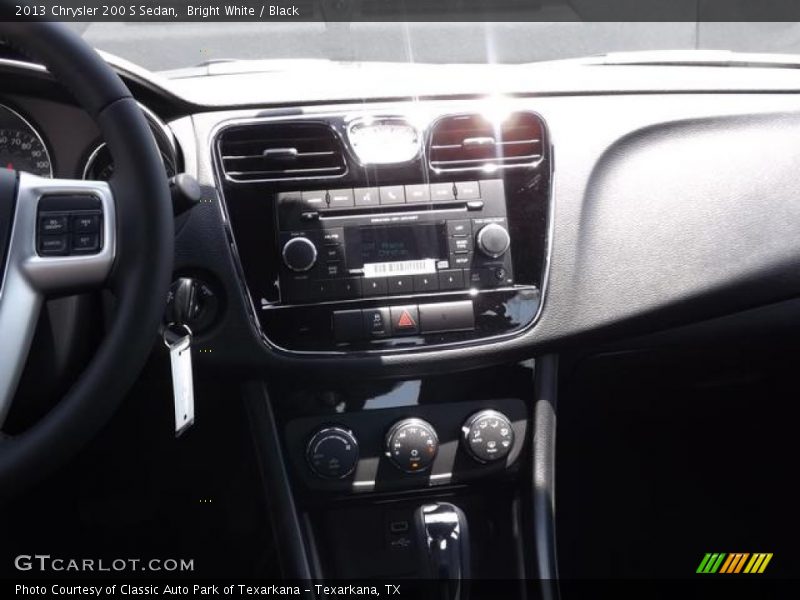 Bright White / Black 2013 Chrysler 200 S Sedan
