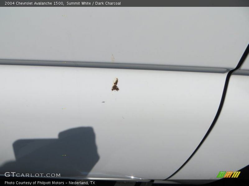 Summit White / Dark Charcoal 2004 Chevrolet Avalanche 1500