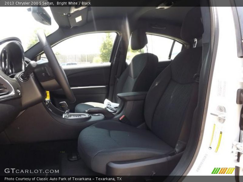 Bright White / Black 2013 Chrysler 200 S Sedan