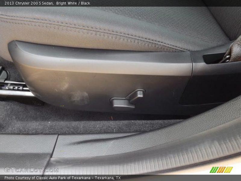 Bright White / Black 2013 Chrysler 200 S Sedan
