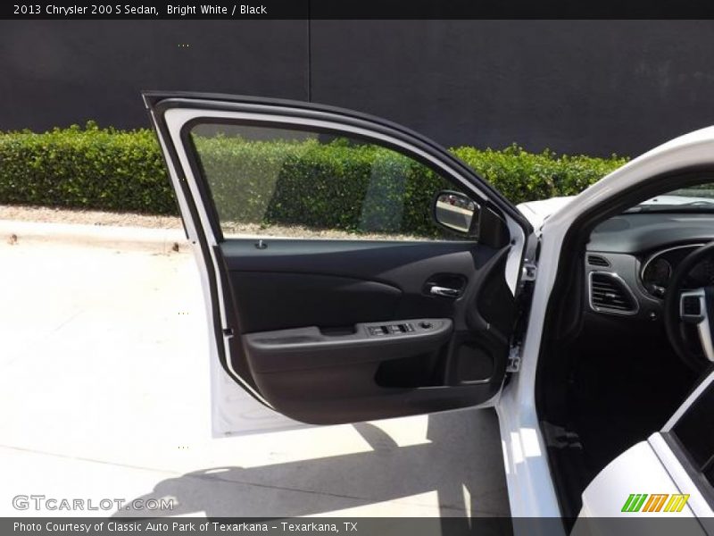 Bright White / Black 2013 Chrysler 200 S Sedan