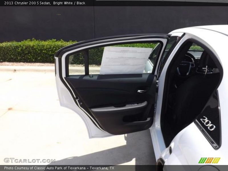 Bright White / Black 2013 Chrysler 200 S Sedan
