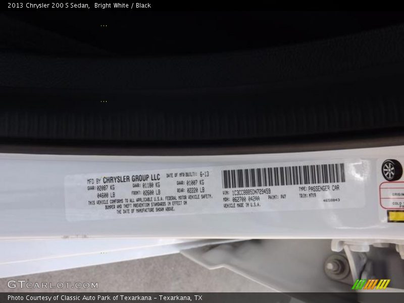 Bright White / Black 2013 Chrysler 200 S Sedan
