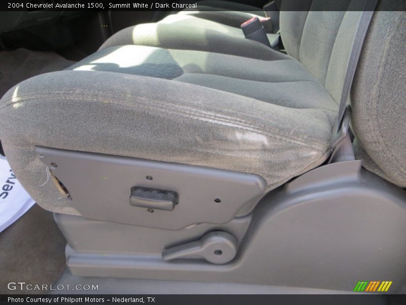 Summit White / Dark Charcoal 2004 Chevrolet Avalanche 1500