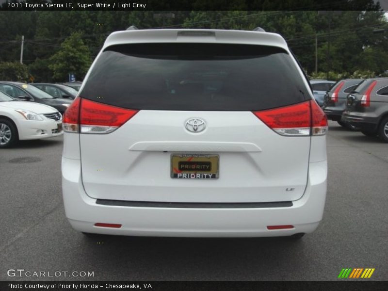 Super White / Light Gray 2011 Toyota Sienna LE