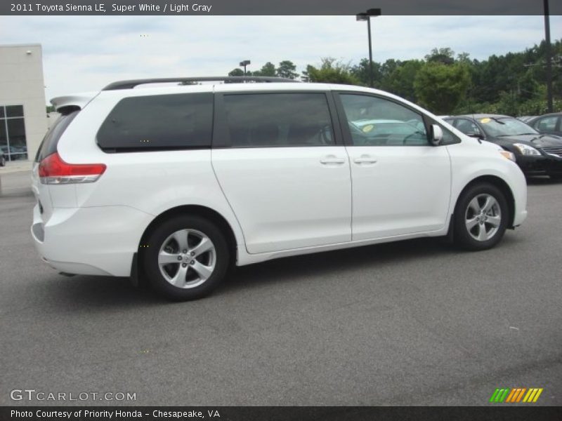 Super White / Light Gray 2011 Toyota Sienna LE
