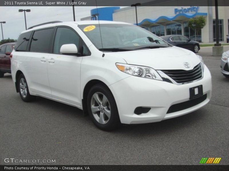 Super White / Light Gray 2011 Toyota Sienna LE