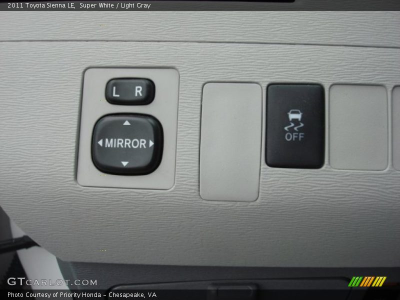 Super White / Light Gray 2011 Toyota Sienna LE