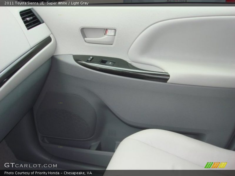 Super White / Light Gray 2011 Toyota Sienna LE