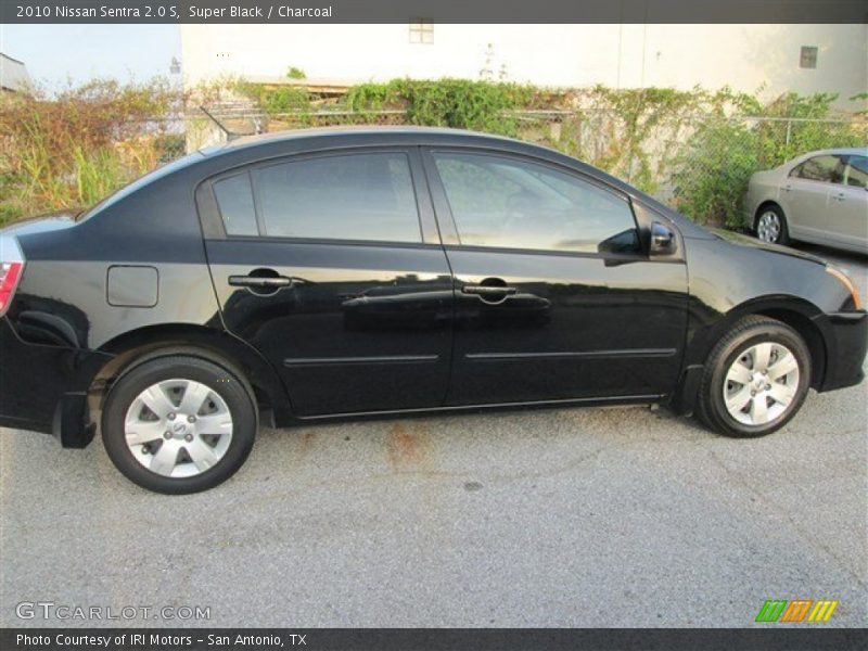 Super Black / Charcoal 2010 Nissan Sentra 2.0 S