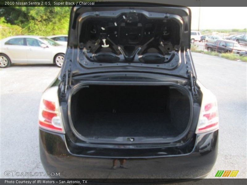 Super Black / Charcoal 2010 Nissan Sentra 2.0 S