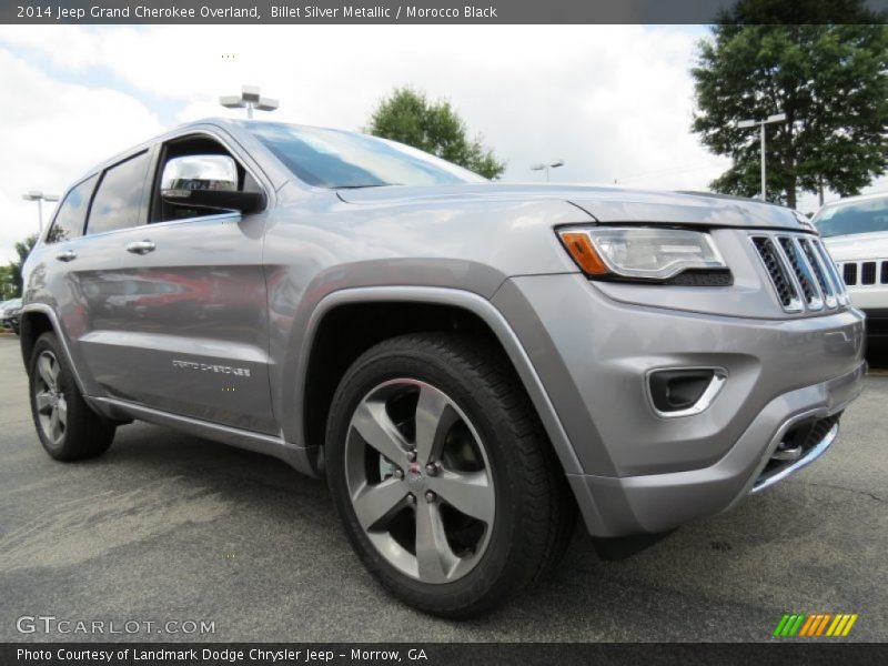 Front 3/4 View of 2014 Grand Cherokee Overland