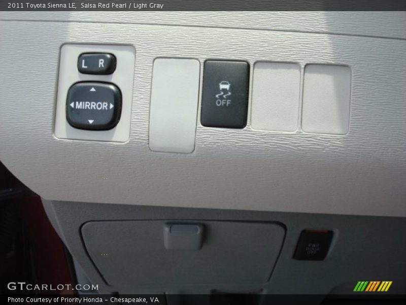 Salsa Red Pearl / Light Gray 2011 Toyota Sienna LE