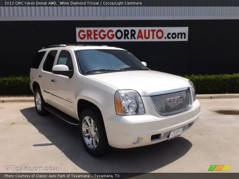 White Diamond Tricoat / Cocoa/Light Cashmere 2013 GMC Yukon Denali AWD