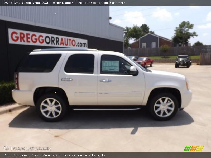 White Diamond Tricoat / Cocoa/Light Cashmere 2013 GMC Yukon Denali AWD