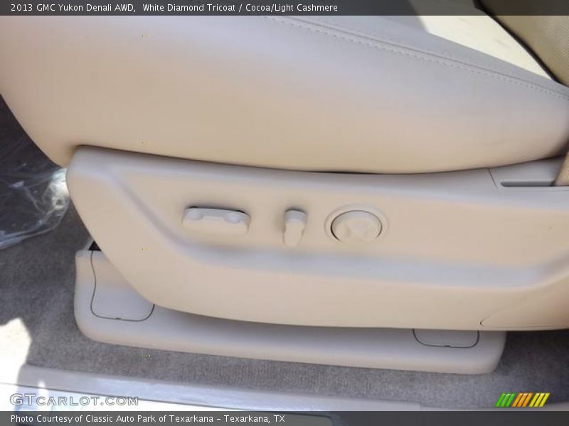 White Diamond Tricoat / Cocoa/Light Cashmere 2013 GMC Yukon Denali AWD