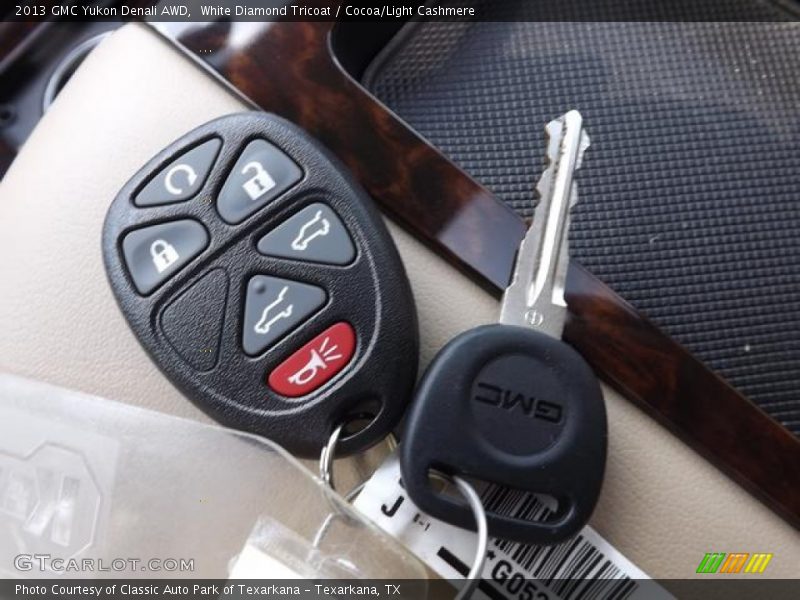 White Diamond Tricoat / Cocoa/Light Cashmere 2013 GMC Yukon Denali AWD
