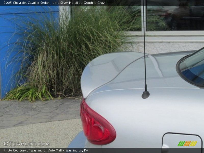 Ultra Silver Metallic / Graphite Gray 2005 Chevrolet Cavalier Sedan