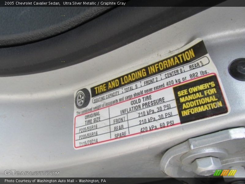 Ultra Silver Metallic / Graphite Gray 2005 Chevrolet Cavalier Sedan