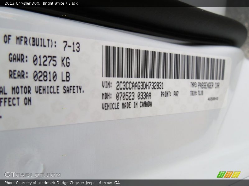 Bright White / Black 2013 Chrysler 300