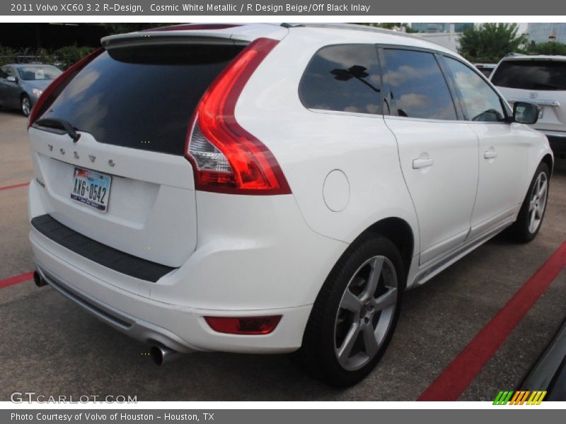 Cosmic White Metallic / R Design Beige/Off Black Inlay 2011 Volvo XC60 3.2 R-Design