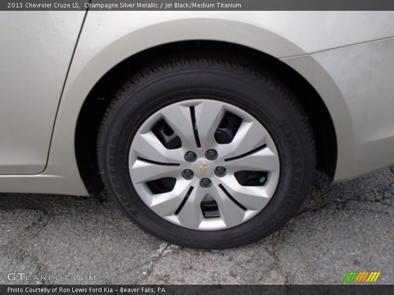 Champagne Silver Metallic / Jet Black/Medium Titanium 2013 Chevrolet Cruze LS