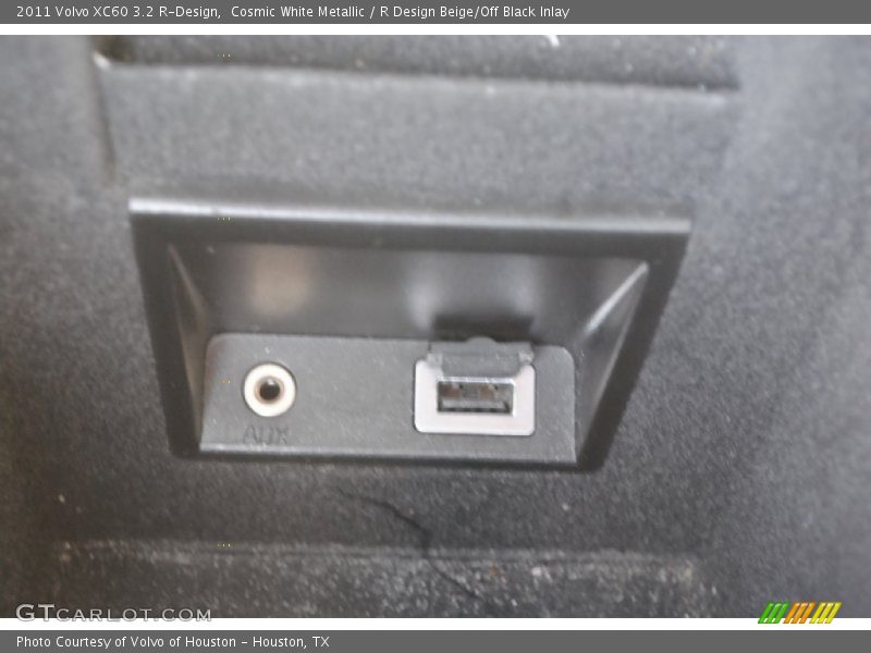 Cosmic White Metallic / R Design Beige/Off Black Inlay 2011 Volvo XC60 3.2 R-Design