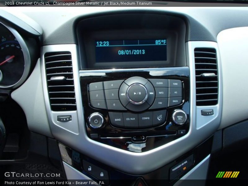 Champagne Silver Metallic / Jet Black/Medium Titanium 2013 Chevrolet Cruze LS