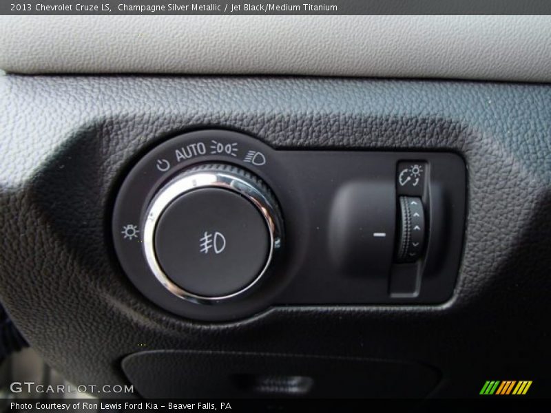 Champagne Silver Metallic / Jet Black/Medium Titanium 2013 Chevrolet Cruze LS