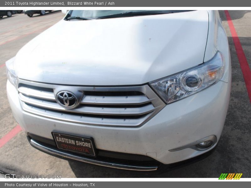 Blizzard White Pearl / Ash 2011 Toyota Highlander Limited