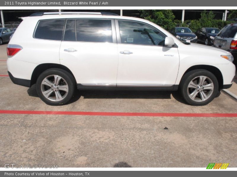 Blizzard White Pearl / Ash 2011 Toyota Highlander Limited